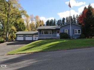 8 Sealand Dr, Jeffersontown, CT 06470