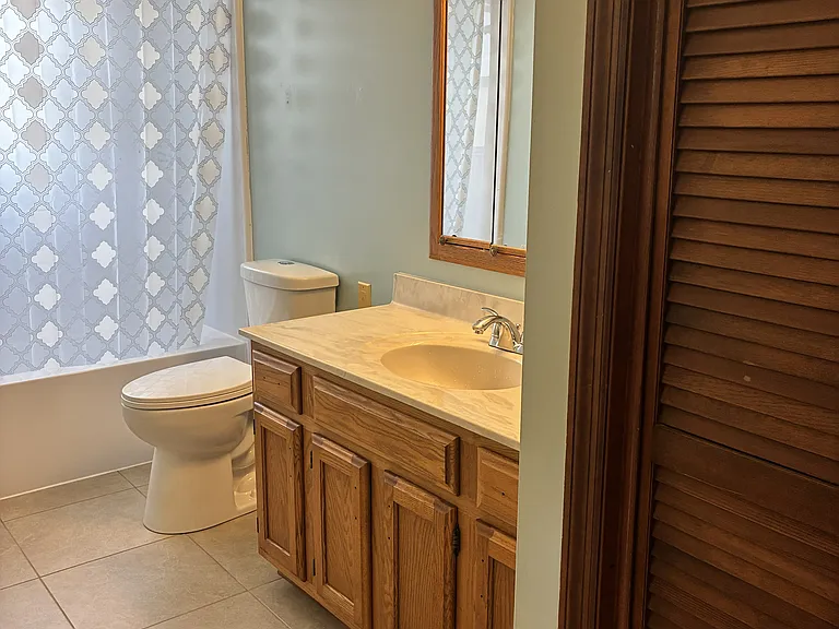 560 Executive Blvd — Photo 15