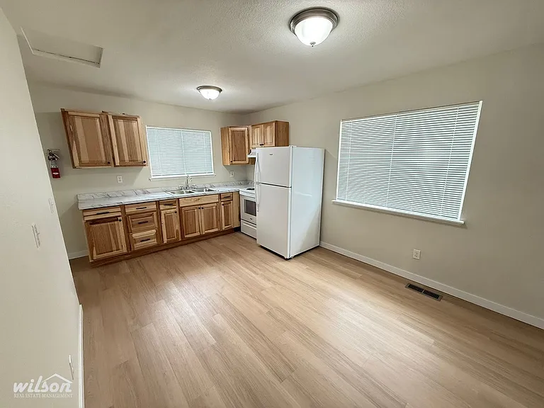 1112 Jefferson Ave — Photo 6