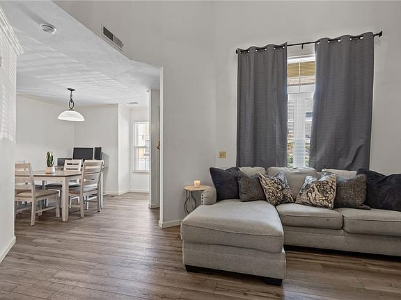 5th image of 626 Smithfield Rd APT 908