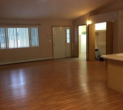 3rd image of 355 Beaver Blvd