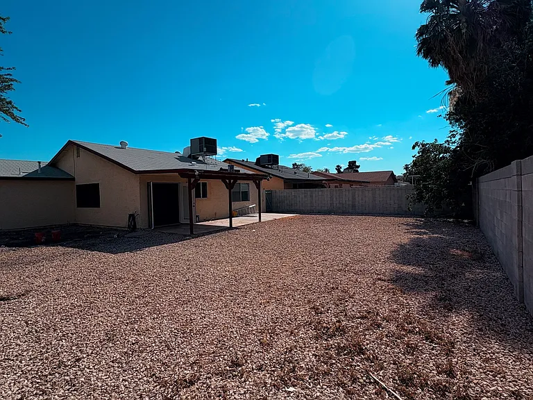 5858 Allegro Ave — Photo 2