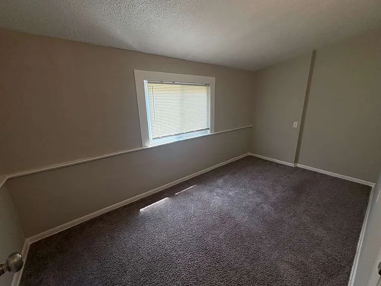 3130 W 33rd St #1 — Photo 7