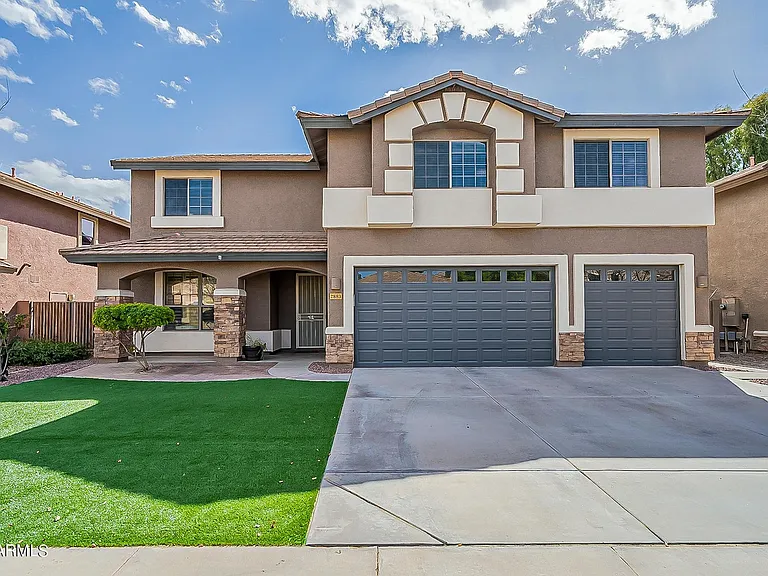 2883 E Birchwood Pl — Photo 1