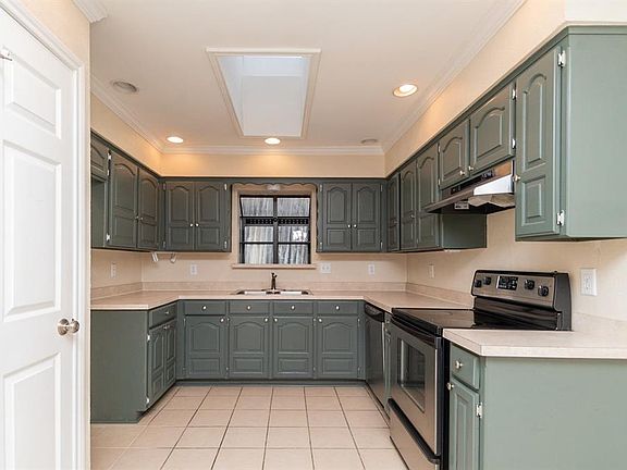 4th image of 10809 Tall Oak Dr