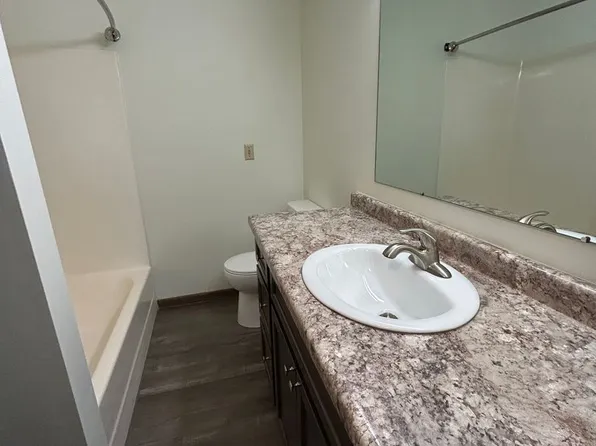 Silvergate Townhomes, 359 9th Ave E APT 4, Dickinson, ND 58601