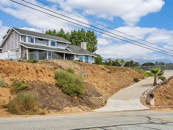 3rd image of 382 E Avenue L