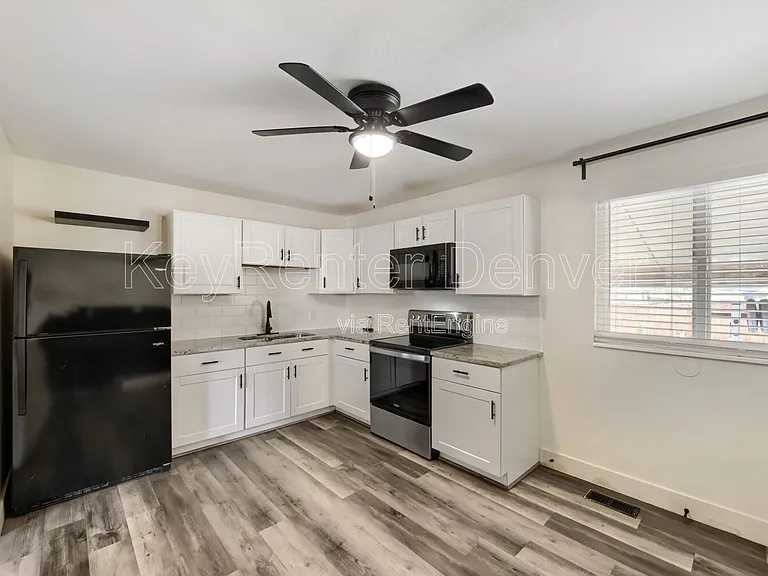 5543 Atchison St — Photo 6
