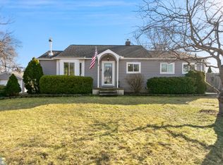 34901 Standish St, Livonia, MI 48150