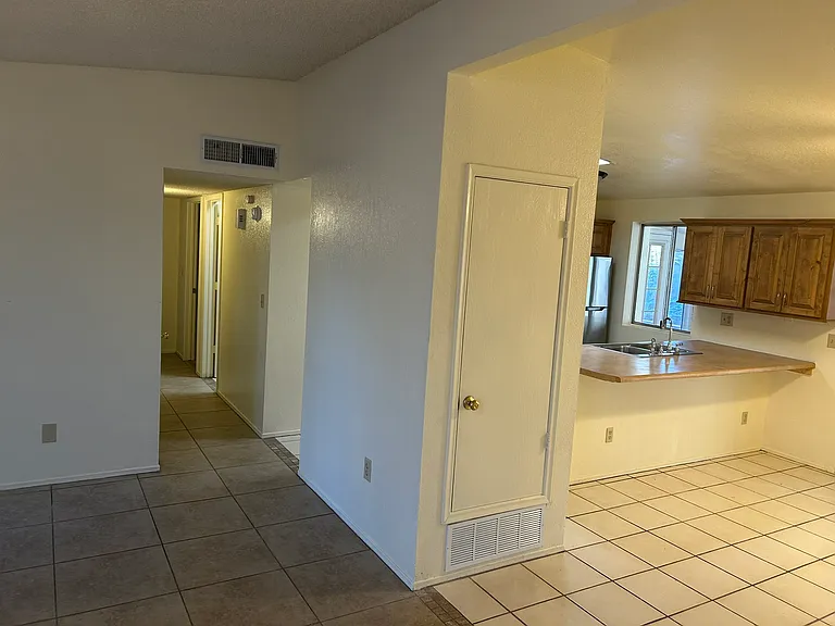 E 2nd Pl — Photo 35