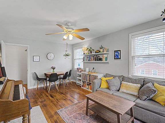 4th image of 732 Carlyle Pl