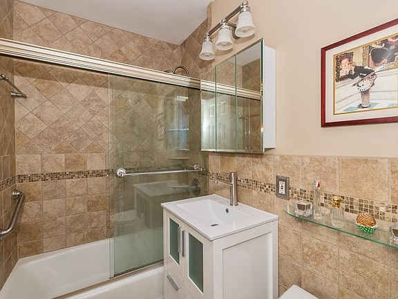 5th image of 7025 Yellowstone Blvd APT 21Z
