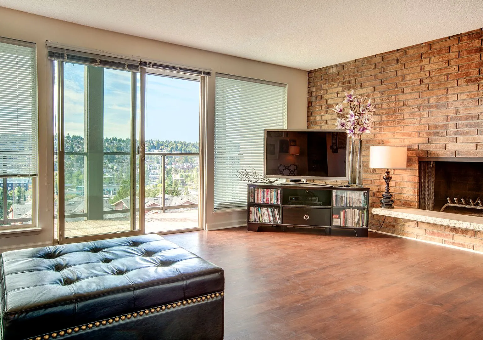 Fremont View - 525 N Bowdoin Place — Photo 1