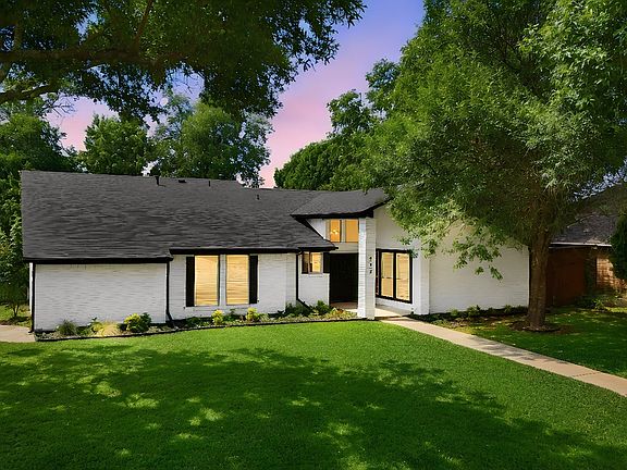 2nd image of 922 Thoreau Ln