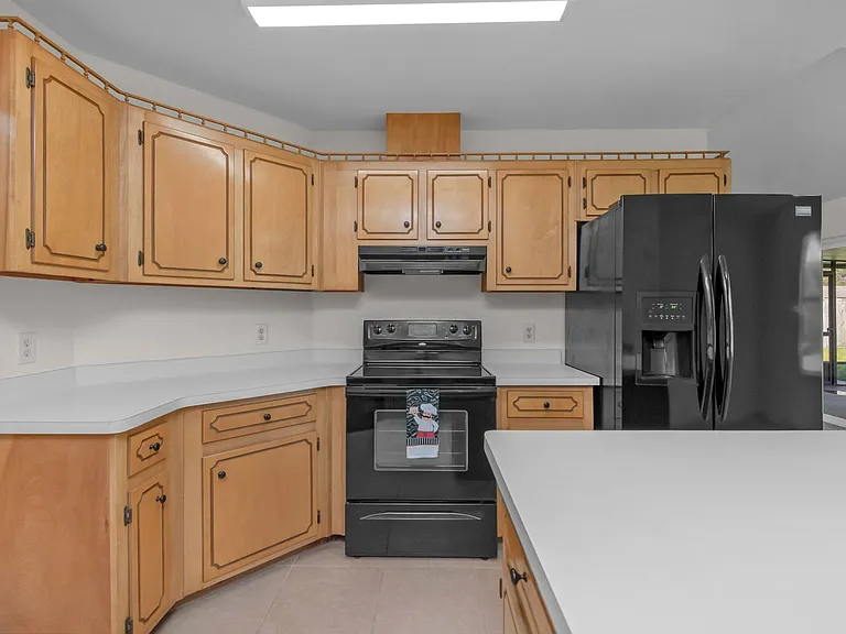 9568 Brentwood Blvd — Photo 11