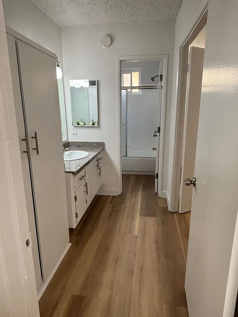 1645 N. Winona Blvd — Photo 4