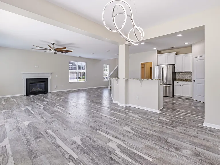 5062 Jelynn St — Photo 6