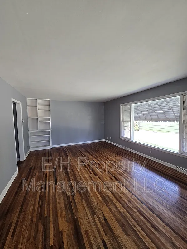 2 bed, 1.0 bath, 900 sqft, $850 — Photo 3