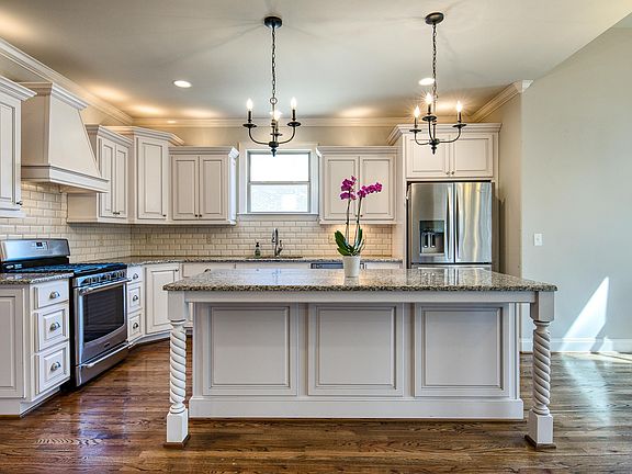 4th image of 173 Grey Oaks Ct