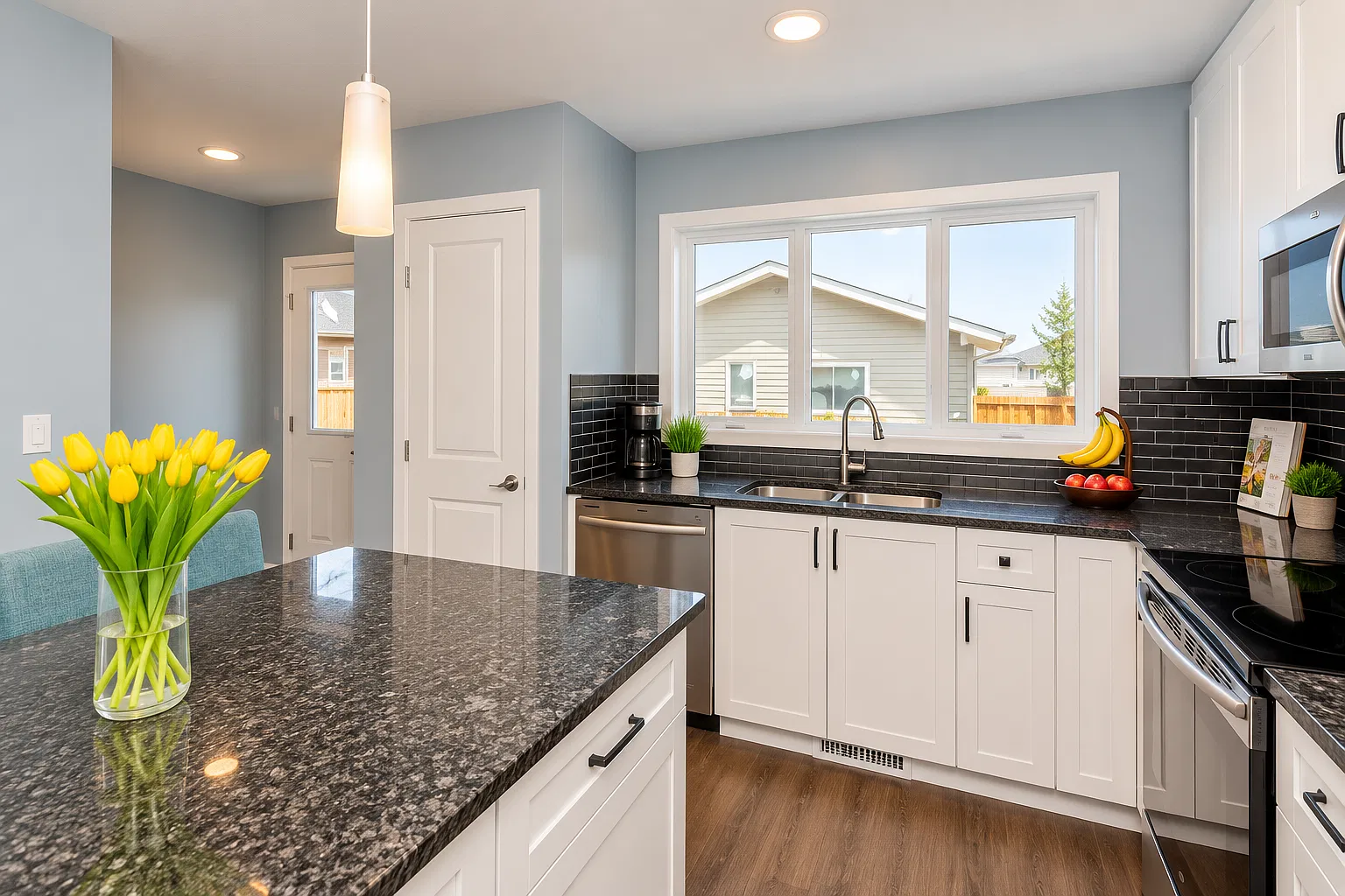 3 Bed 2.5 Bath for rent in Paisley — Photo 4