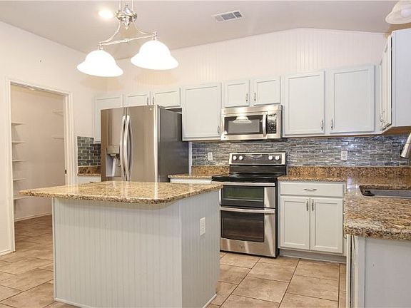 3rd image of 701 Pebble Creek Dr