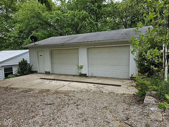 2nd image of 447 E Hoover Dr