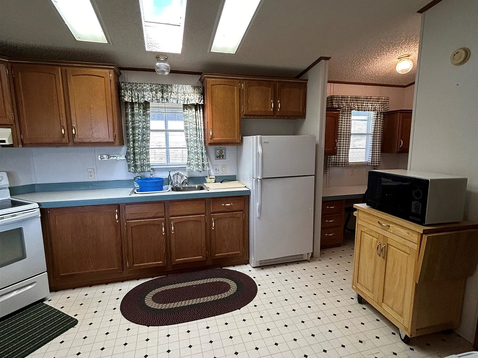 3 bed, 2.0 bath, 1275 sqft, $1,500 — Photo 3