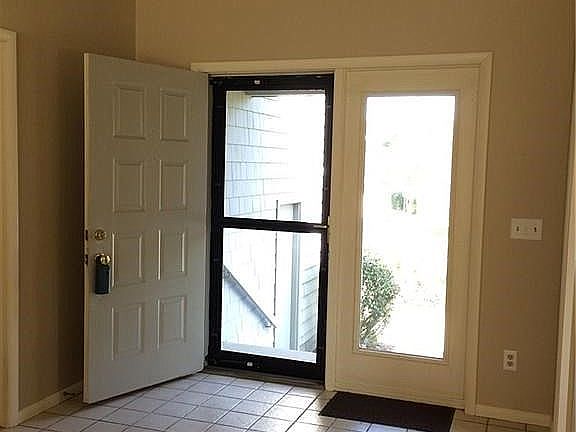 Large Open Foyer!