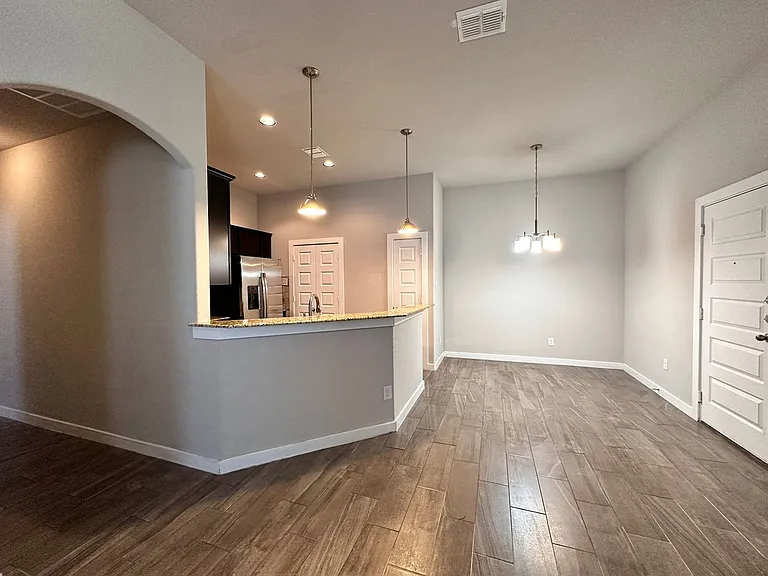 371 Creekside Curv — Photo 5