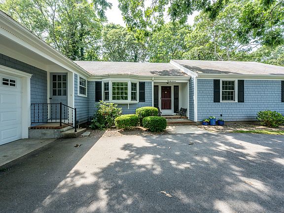 2nd image of 27 Kings Row Drive