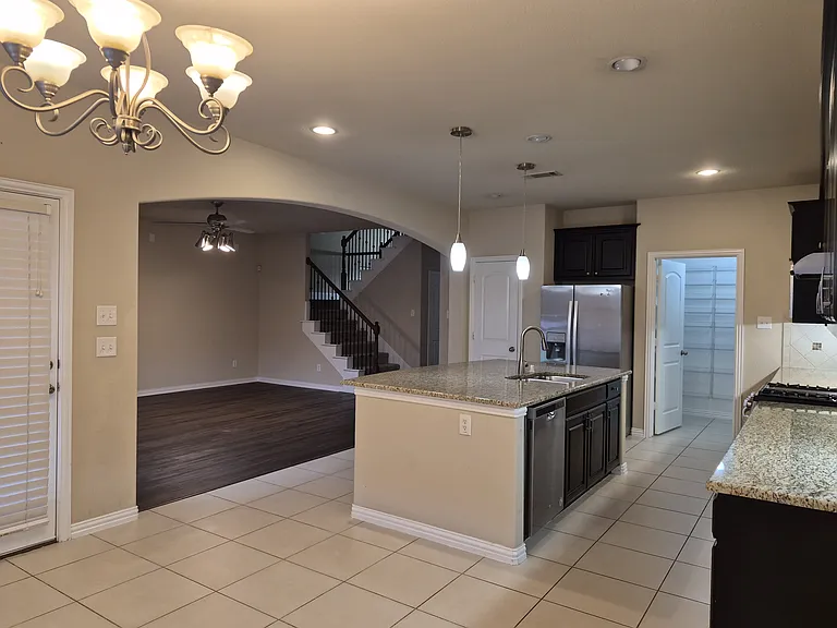 504 Eastland Dr — Photo 12