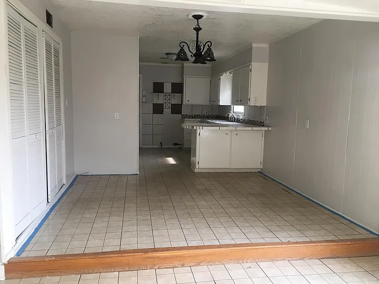 2317 College St — Photo 8