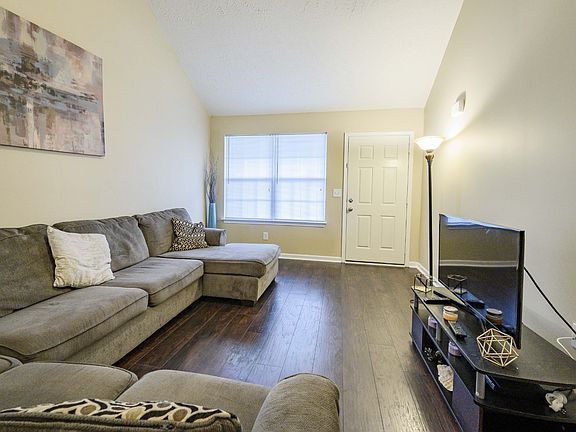 3rd image of 104 Latimer Dr