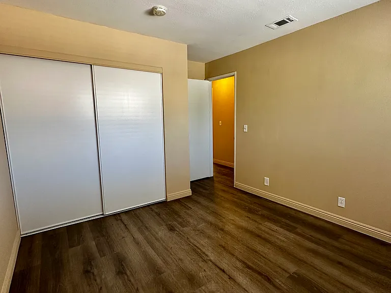 2447 Huntington Dr #11 — Photo 11