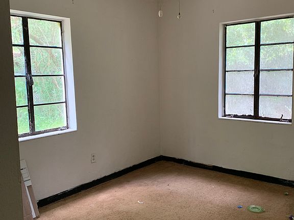 5th image of 3747 Roswell Dr