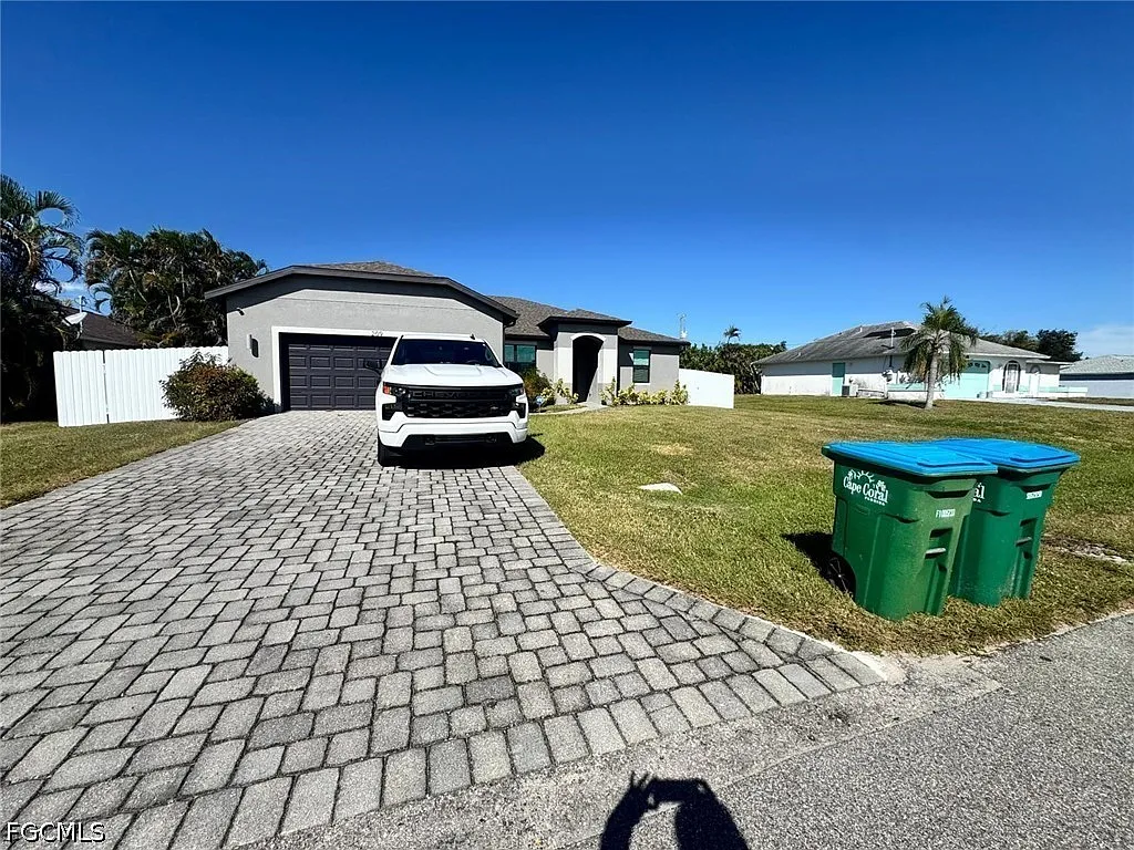 4 bed, 2.0 bath, 1980 sqft, $3,250 — Photo 2