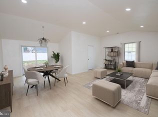 30 Mistletoe Ln, Levittown, PA 19054