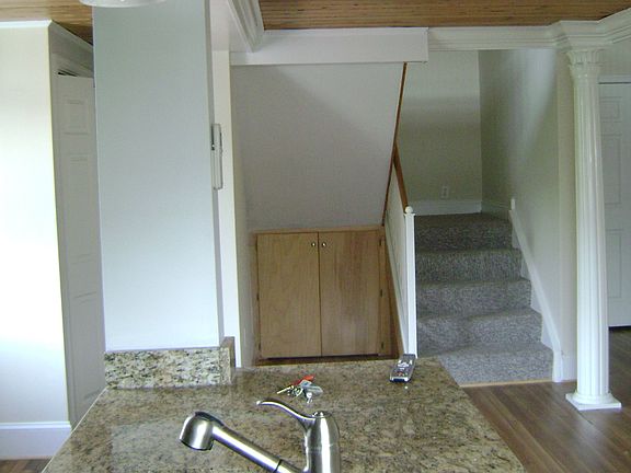 4th image of 1548 E Main St