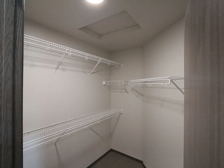 Modern design 3-bed, 2.5-bath duplex available August 10th!! — Photo 11