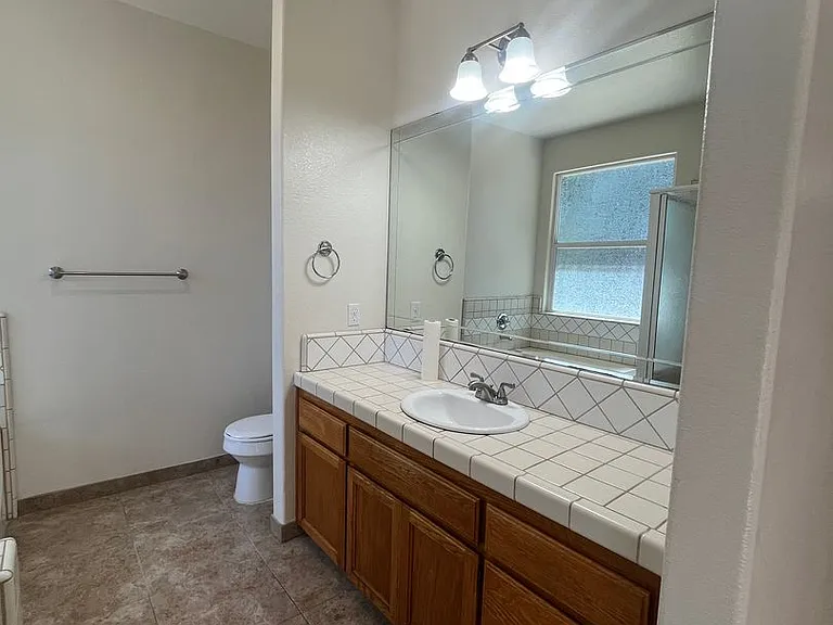 1807 E Harter Ct — Photo 12
