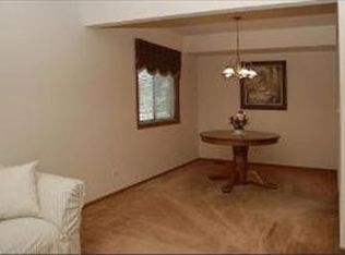 630 Shallow Cove Rd, Lake Zurich, IL 60047