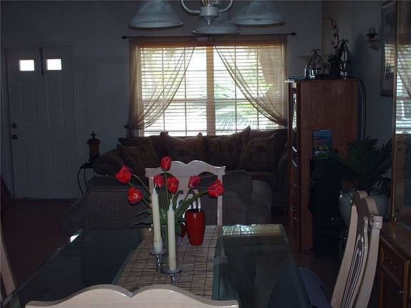 5th image of 20 Truman Dr
