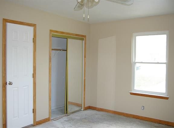 5th image of 303 S Sealy Ave