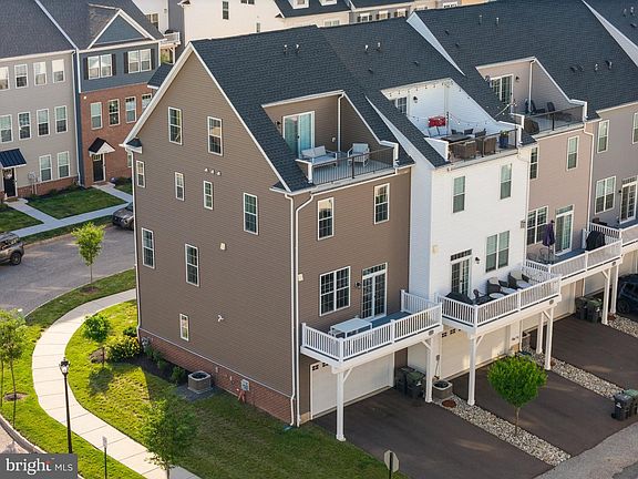 4th image of 715 Ore St