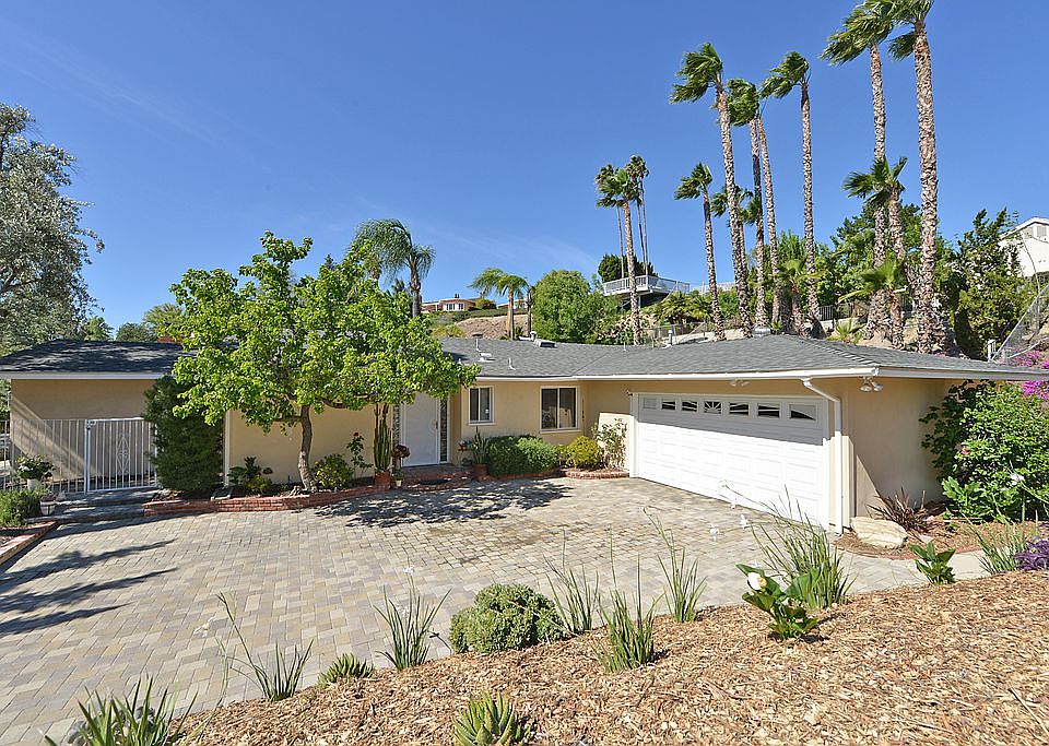 1st image of 23336 Balmoral Ln