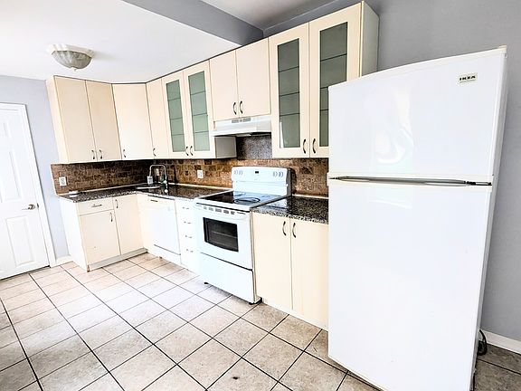 2nd image of 1517 N Lawrence St Floor 1