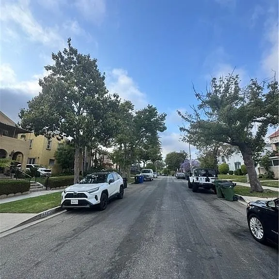 1046 S Citrus Ave — Photo 48