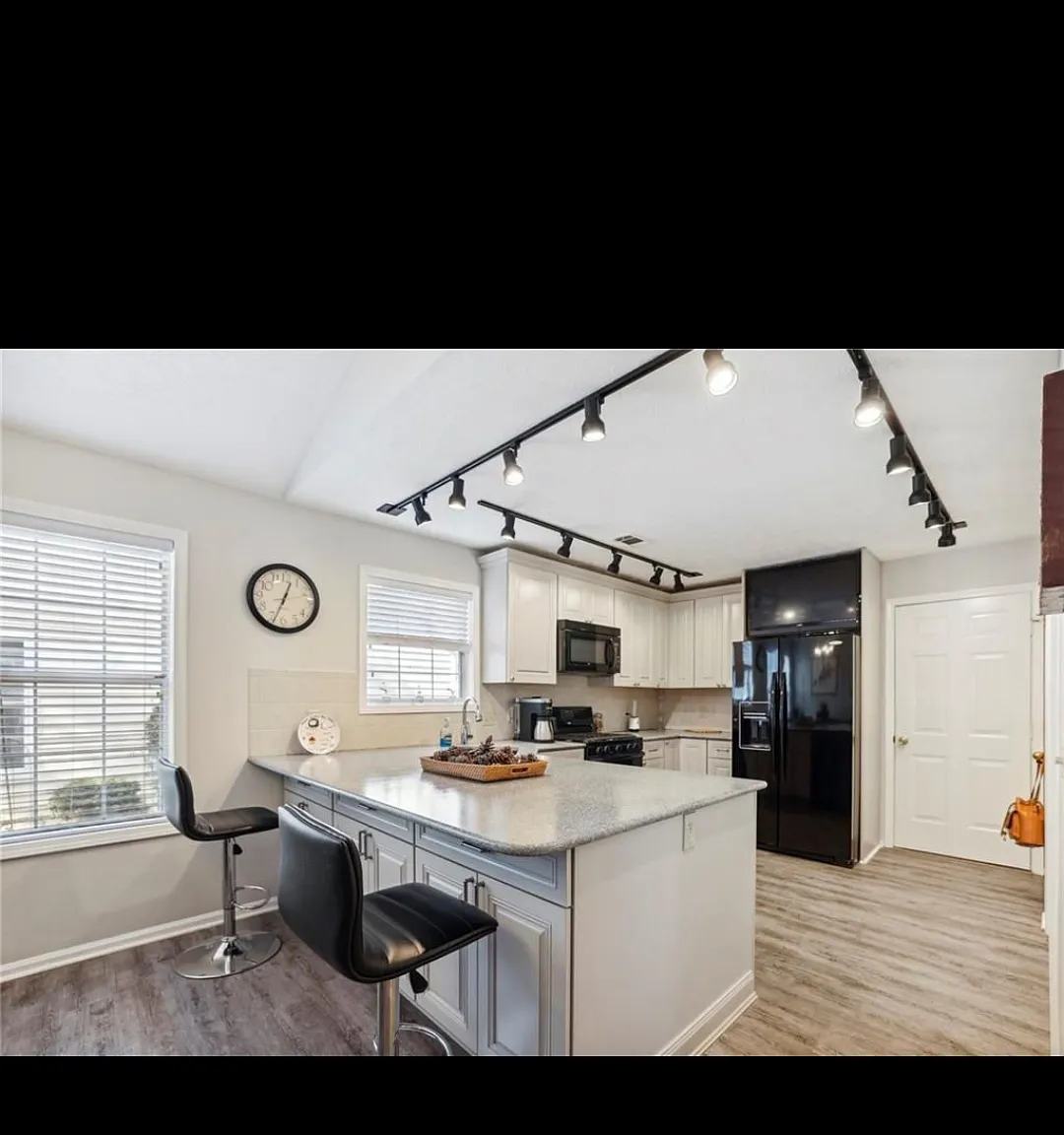 2 bed, 1521 sqft, $2,900 — Photo 3