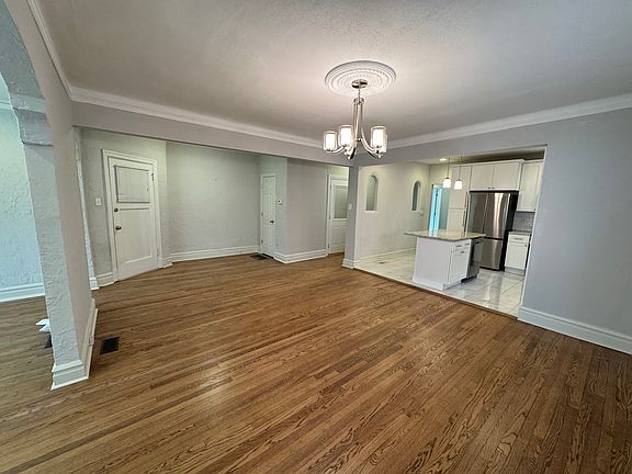 5th image of 7365 Pershing Ave APT 1E