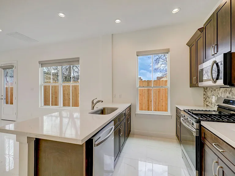 2133 Naomi St #B — Photo 4